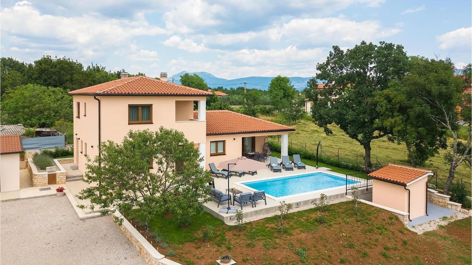 Villa Dora N Nedescina 0*,